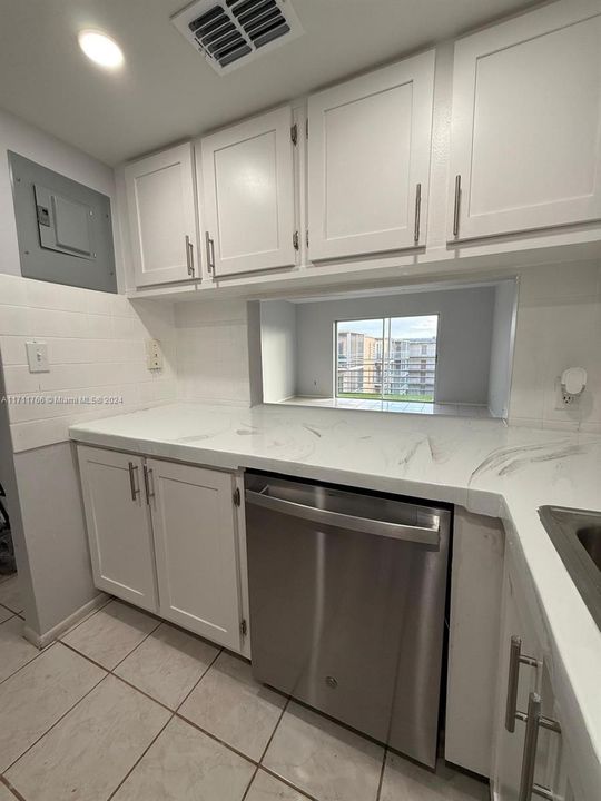 For Rent: $2,200 (2 beds, 2 baths, 1255 Square Feet)