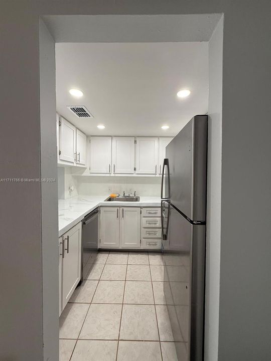 For Rent: $2,200 (2 beds, 2 baths, 1255 Square Feet)