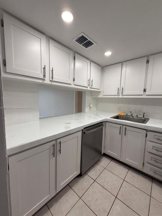 For Rent: $2,200 (2 beds, 2 baths, 1255 Square Feet)