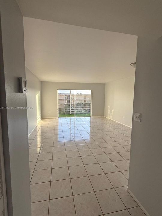 For Rent: $2,200 (2 beds, 2 baths, 1255 Square Feet)