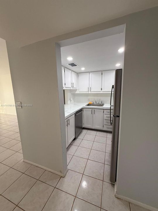 For Rent: $2,200 (2 beds, 2 baths, 1255 Square Feet)