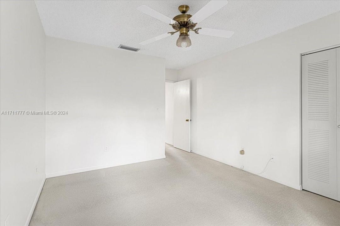 For Sale: $325,000 (2 beds, 1 baths, 803 Square Feet)