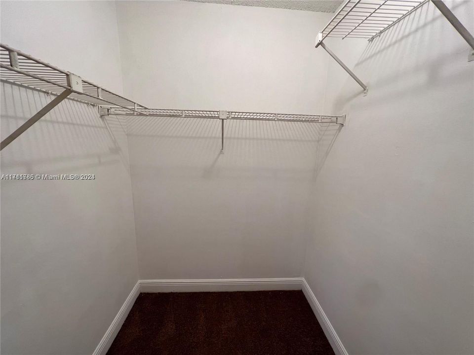 For Rent: $1,650 (1 beds, 1 baths, 785 Square Feet)