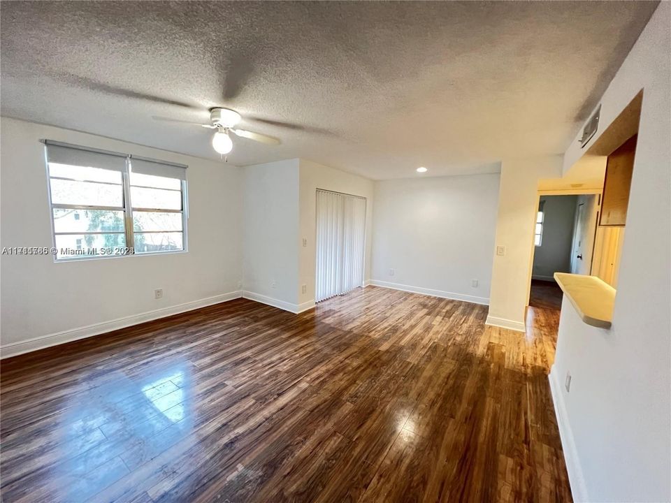 For Rent: $1,650 (1 beds, 1 baths, 785 Square Feet)