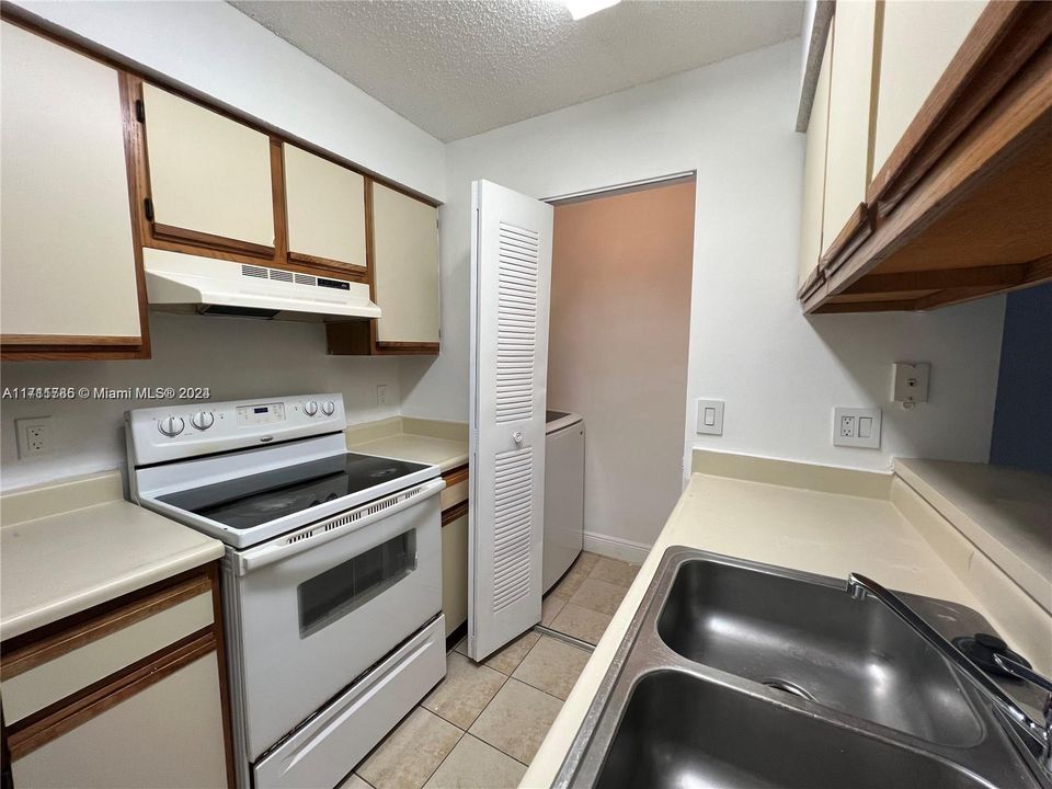 For Rent: $1,650 (1 beds, 1 baths, 785 Square Feet)