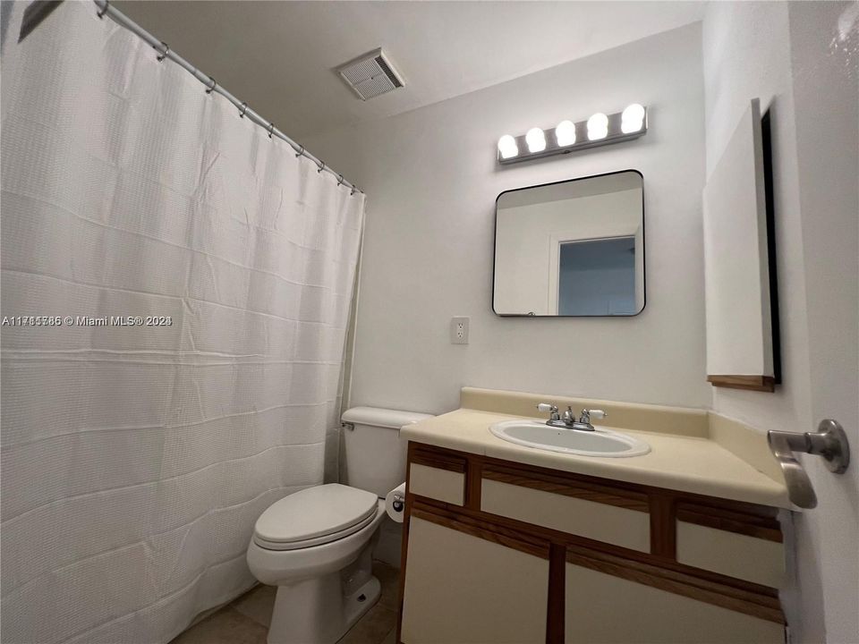 For Rent: $1,650 (1 beds, 1 baths, 785 Square Feet)