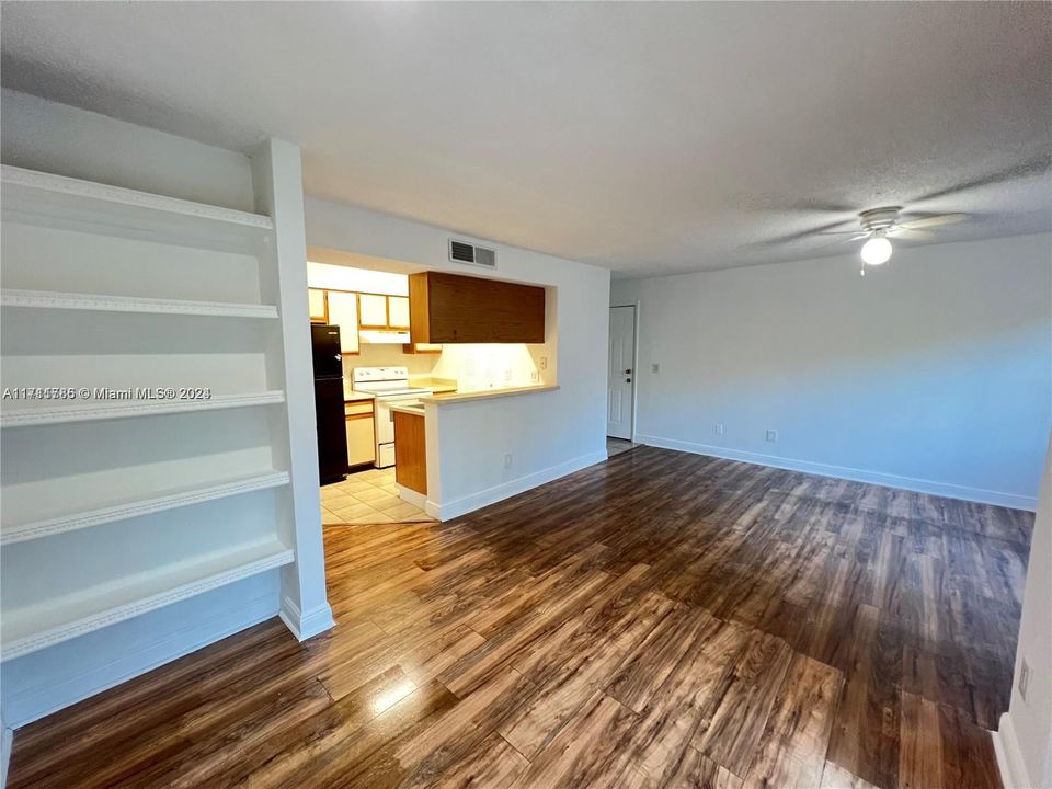 For Rent: $1,650 (1 beds, 1 baths, 785 Square Feet)