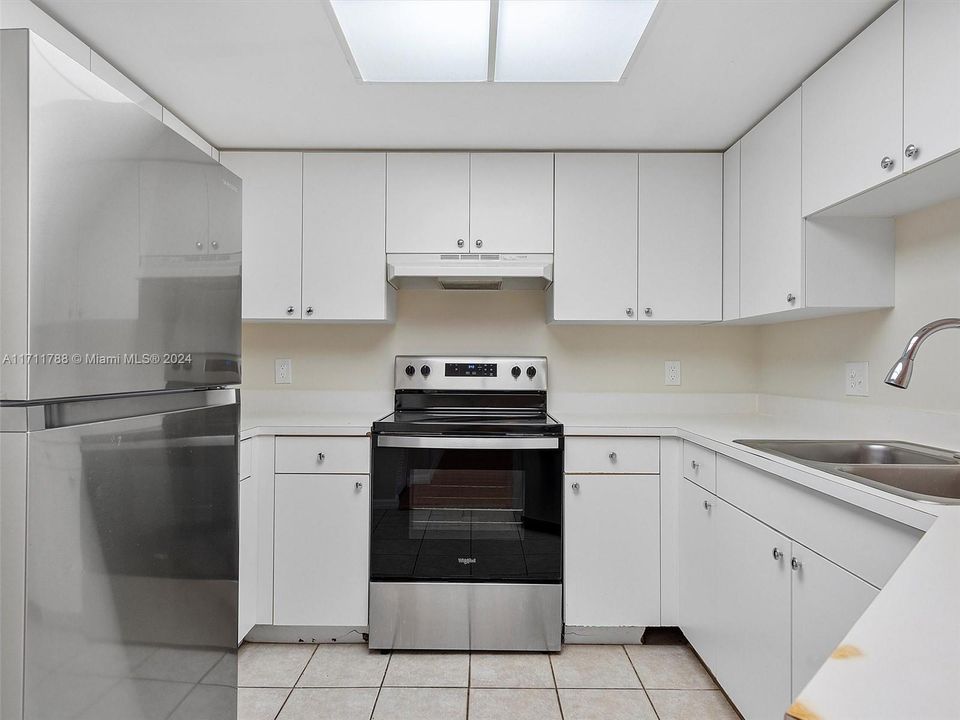 For Sale: $369,000 (2 beds, 2 baths, 1054 Square Feet)