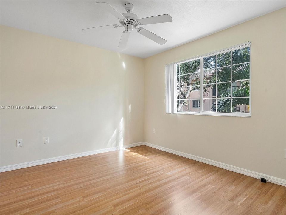 For Sale: $369,000 (2 beds, 2 baths, 1054 Square Feet)