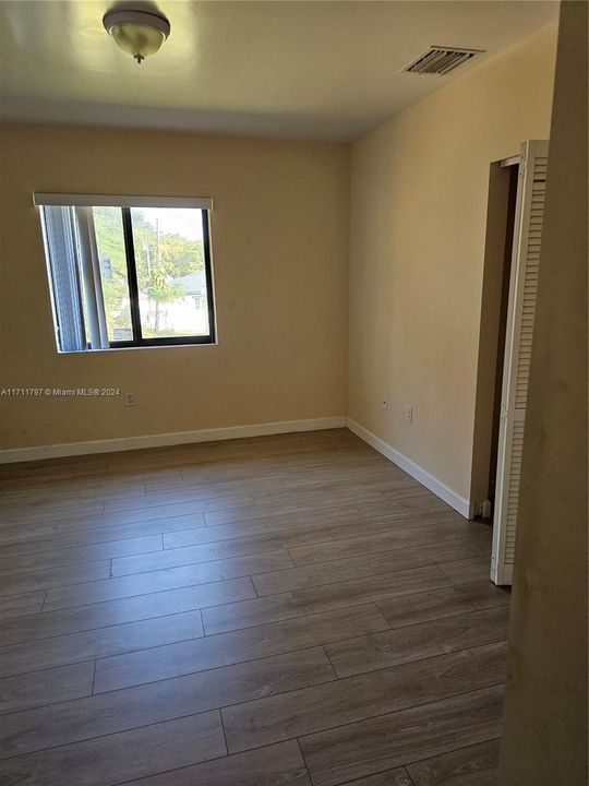 For Rent: $3,100 (4 beds, 2 baths, 1500 Square Feet)