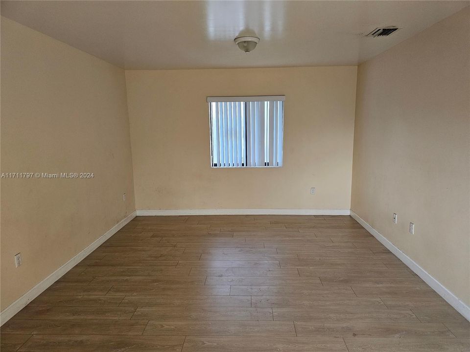 For Rent: $3,100 (4 beds, 2 baths, 1500 Square Feet)