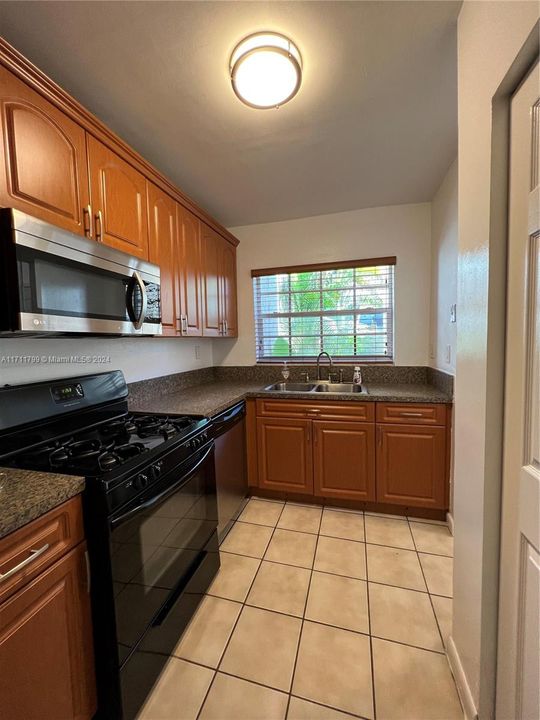 For Rent: $3,050 (3 beds, 2 baths, 1378 Square Feet)