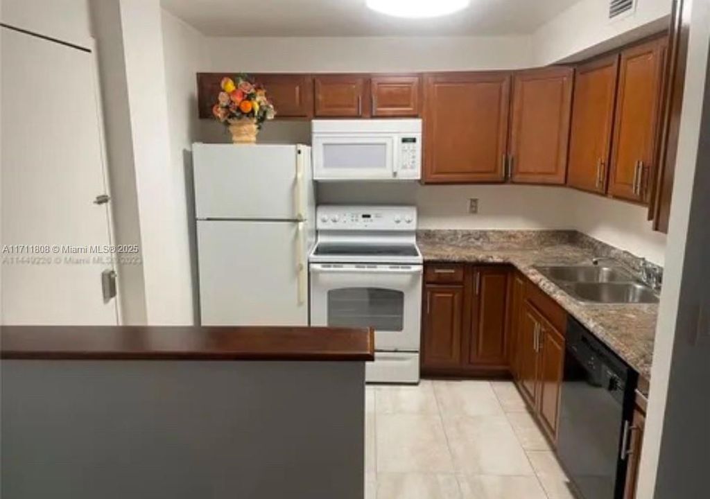 For Rent: $2,099 (2 beds, 2 baths, 1054 Square Feet)