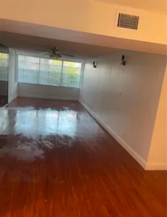 For Rent: $2,099 (2 beds, 2 baths, 1054 Square Feet)