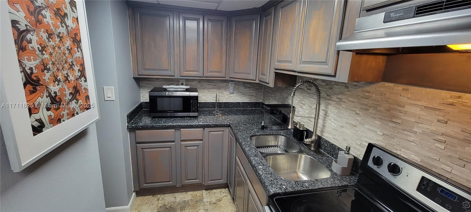 For Sale: $324,000 (0 beds, 1 baths, 682 Square Feet)