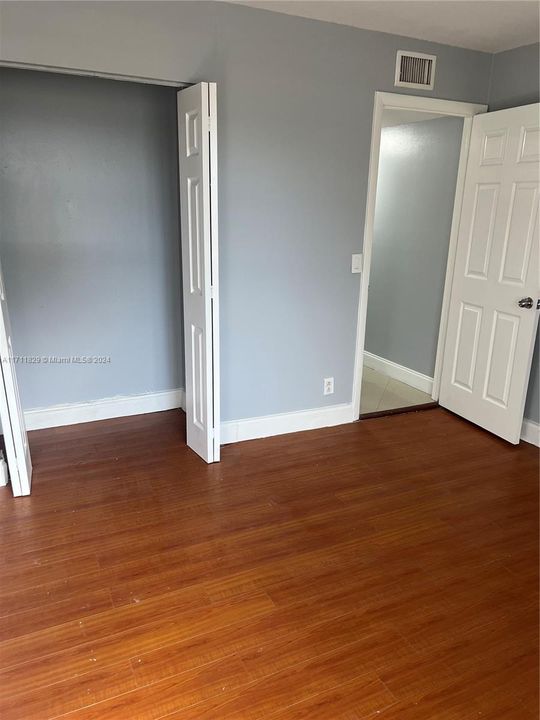 For Sale: $230,000 (2 beds, 2 baths, 910 Square Feet)