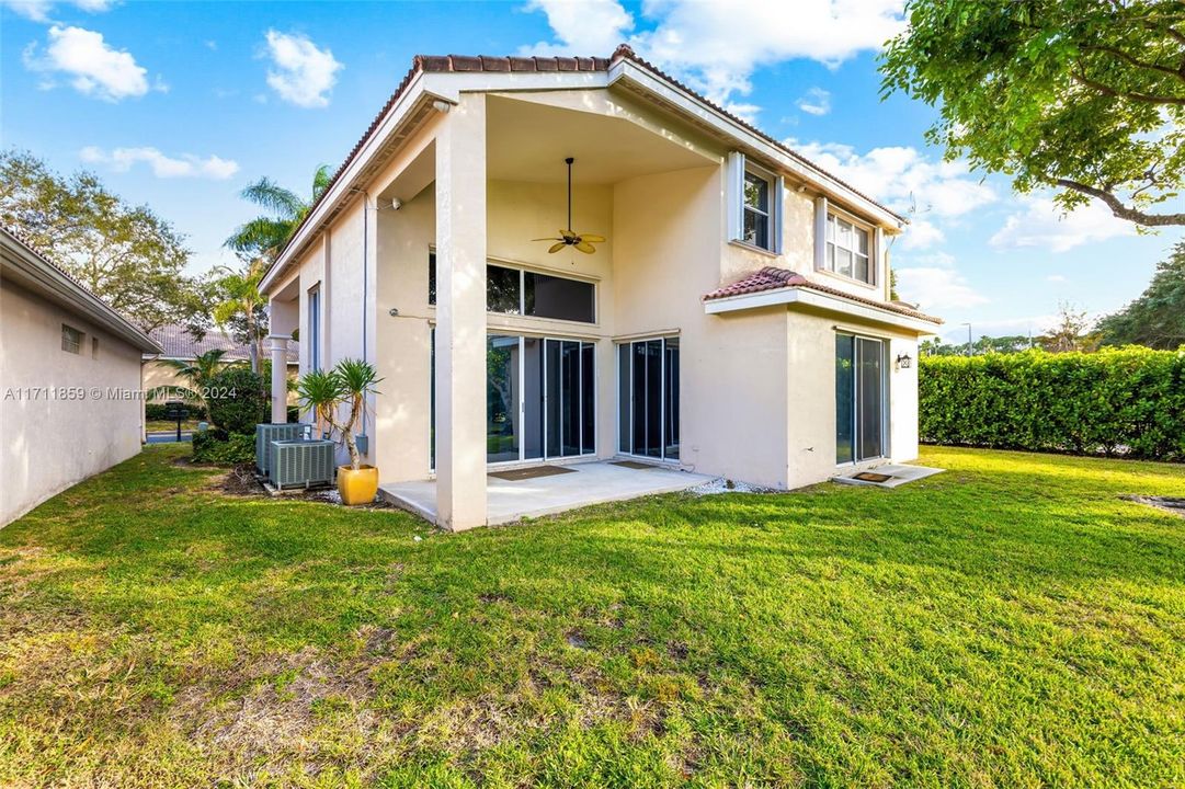 En Venta: $679,000 (4 camas, 3 baños, 2383 Pies cuadrados)