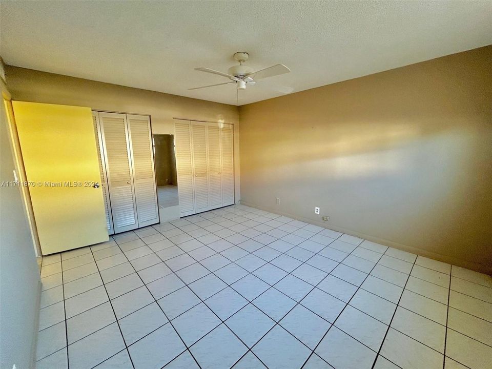 For Sale: $120,000 (1 beds, 1 baths, 720 Square Feet)