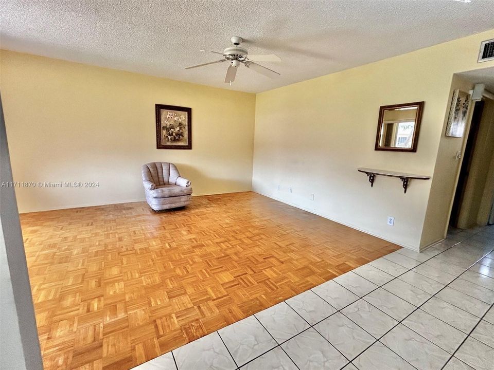 For Sale: $120,000 (1 beds, 1 baths, 720 Square Feet)