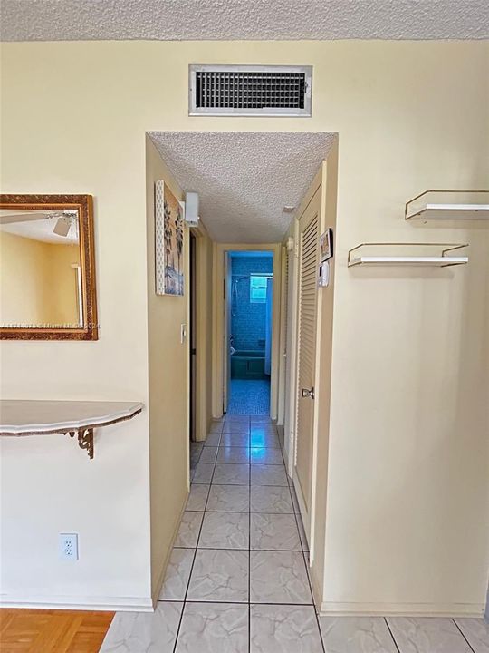 For Sale: $120,000 (1 beds, 1 baths, 720 Square Feet)