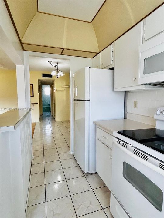 For Sale: $120,000 (1 beds, 1 baths, 720 Square Feet)