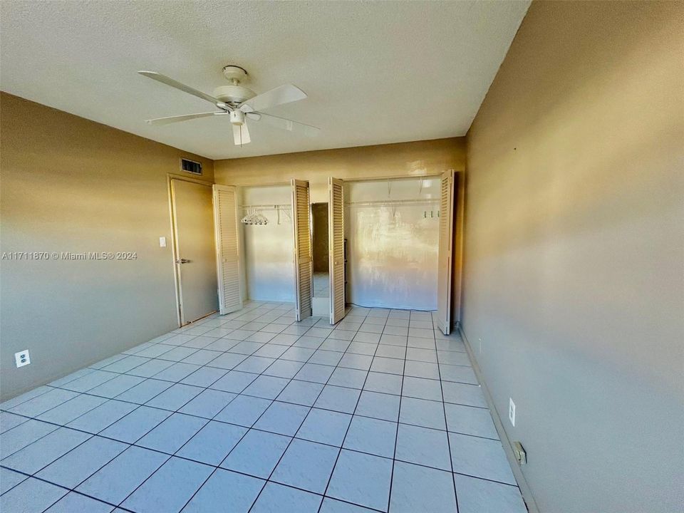 For Sale: $120,000 (1 beds, 1 baths, 720 Square Feet)