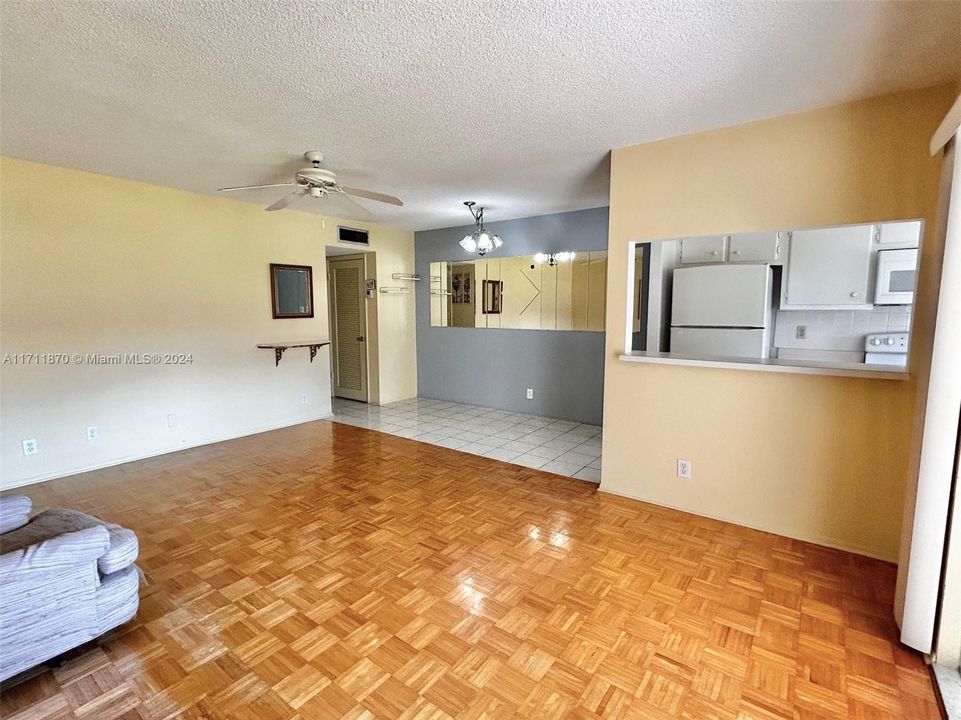 For Sale: $120,000 (1 beds, 1 baths, 720 Square Feet)