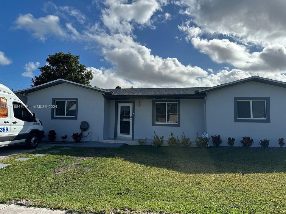 For Sale: $650,000 (4 beds, 2 baths, 1907 Square Feet)