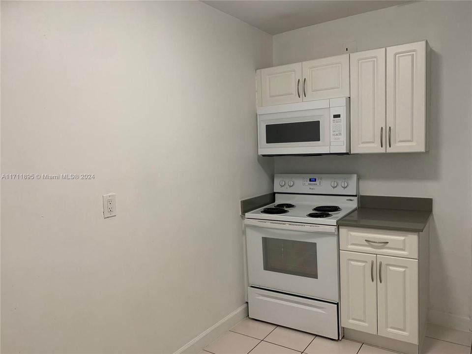 For Rent: $2,500 (2 beds, 1 baths, 1400 Square Feet)