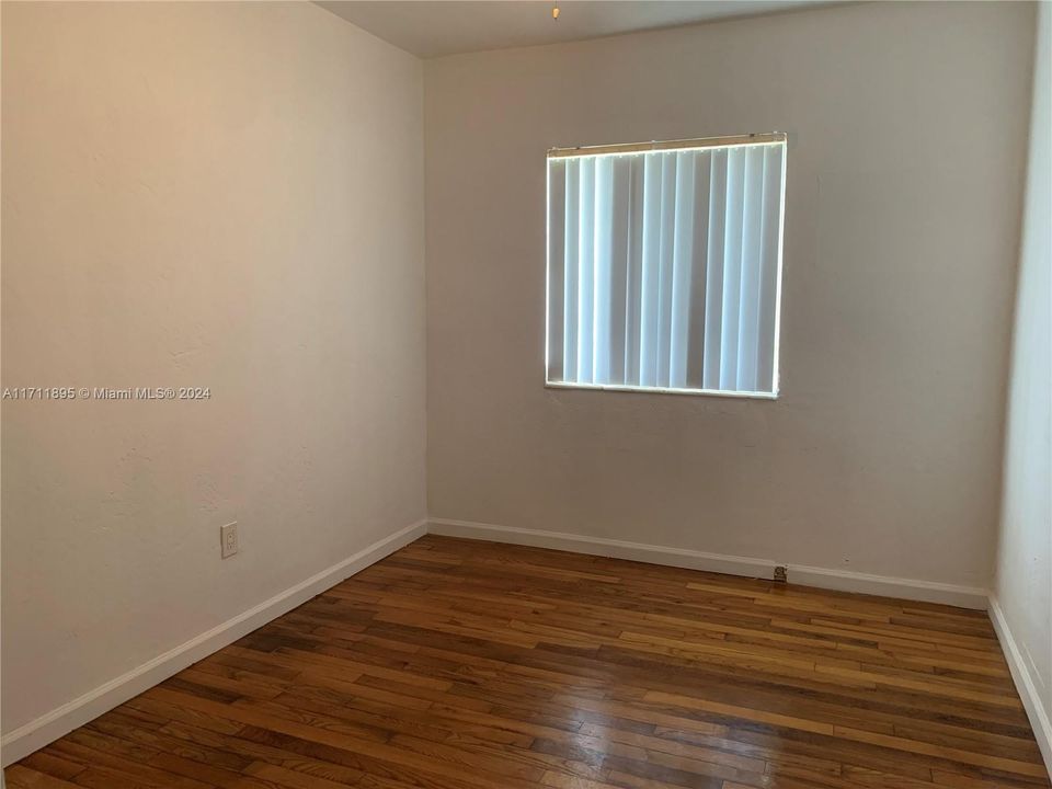 For Rent: $2,500 (2 beds, 1 baths, 1400 Square Feet)