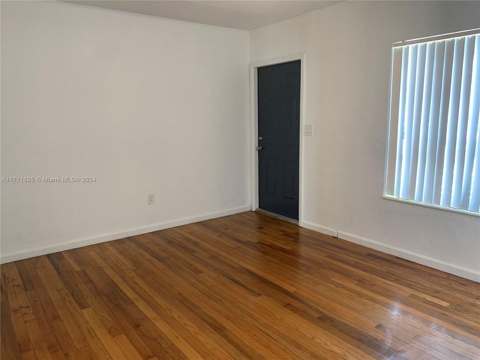 For Rent: $2,500 (2 beds, 1 baths, 1400 Square Feet)