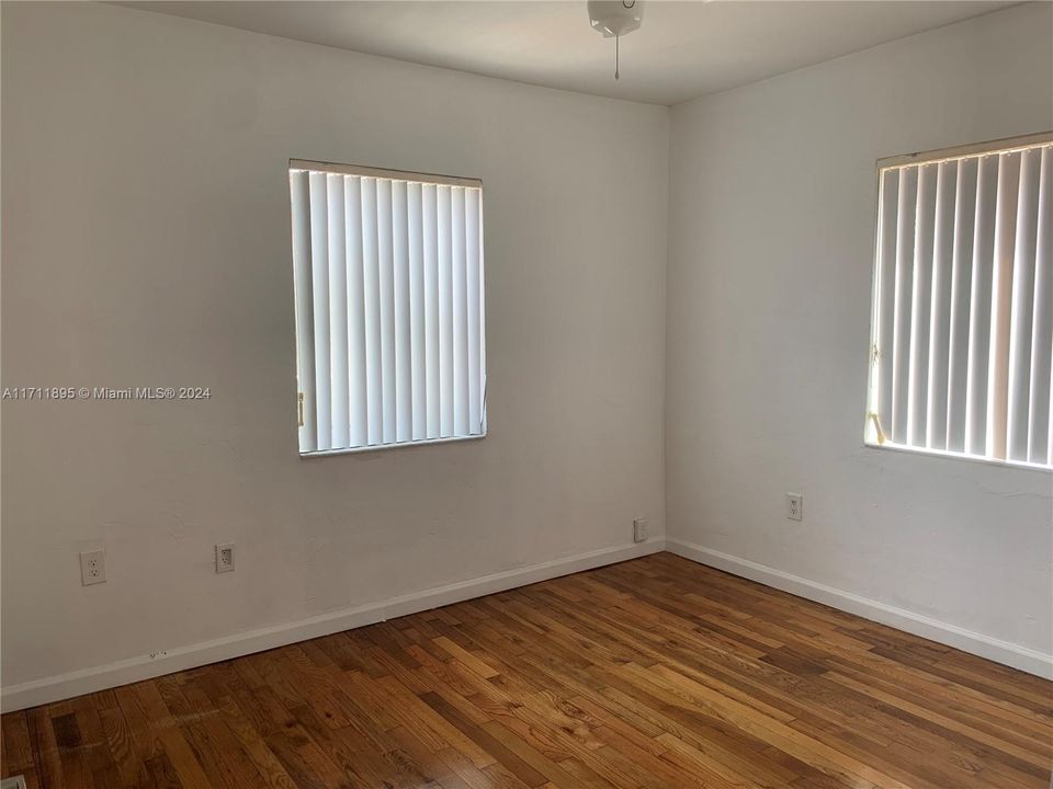 For Rent: $2,500 (2 beds, 1 baths, 1400 Square Feet)