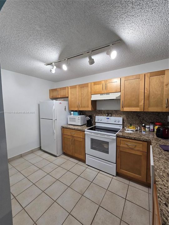 For Rent: $3,500 (3 beds, 2 baths, 1593 Square Feet)