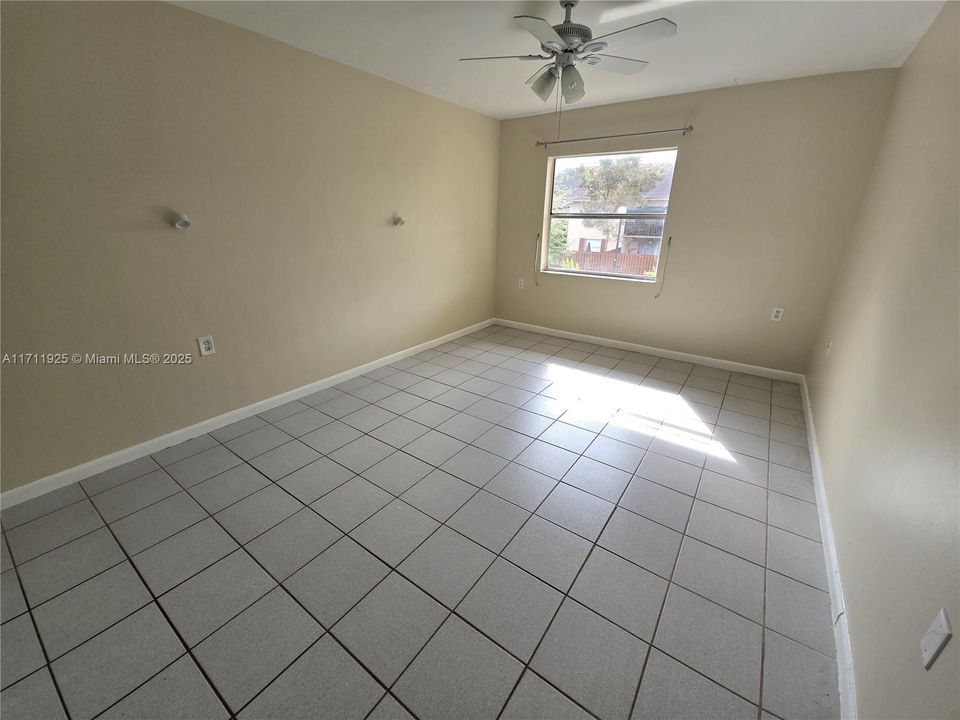 For Rent: $2,000 (1 beds, 1 baths, 736 Square Feet)