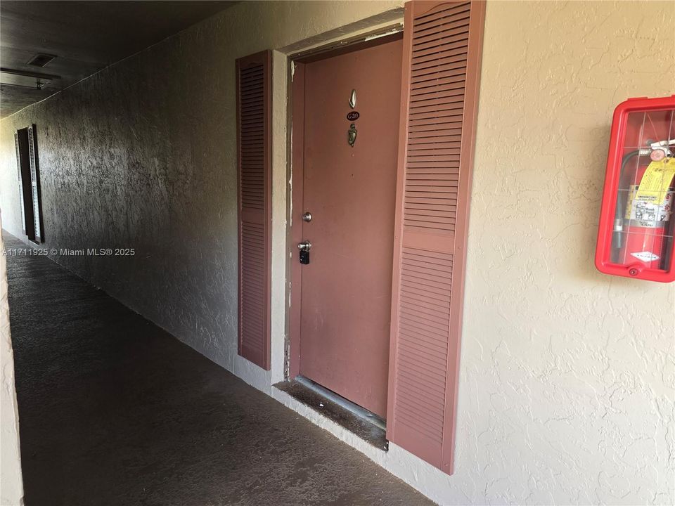 For Rent: $2,000 (1 beds, 1 baths, 736 Square Feet)