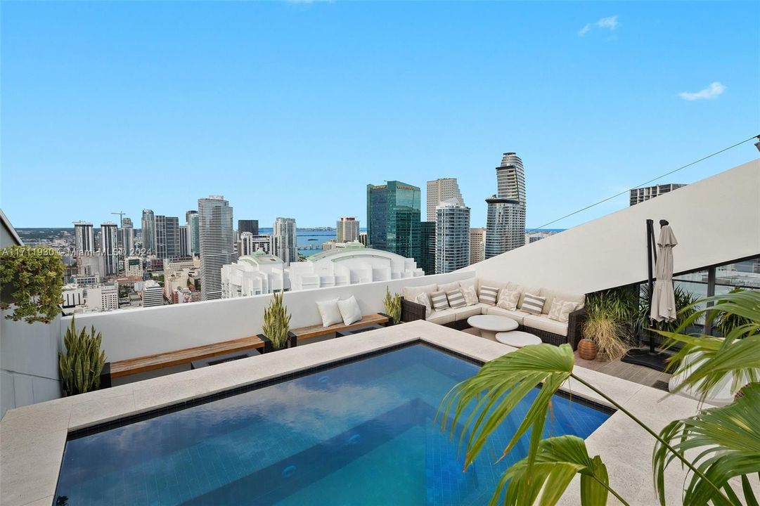 Recently Sold: $5,800,000 (4 beds, 3 baths, 3092 Square Feet)