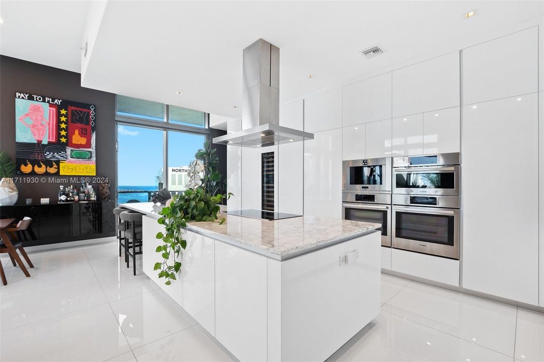 Recently Sold: $5,800,000 (4 beds, 3 baths, 3092 Square Feet)