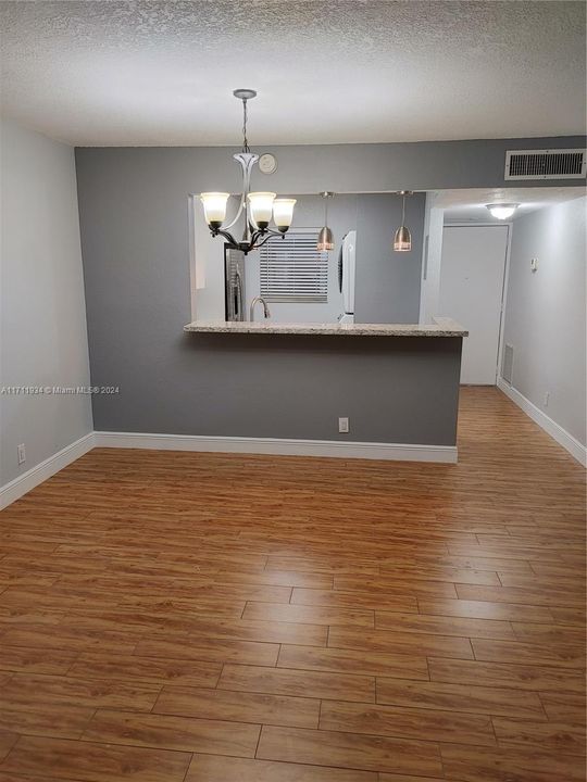 For Rent: $2,400 (3 beds, 2 baths, 1262 Square Feet)