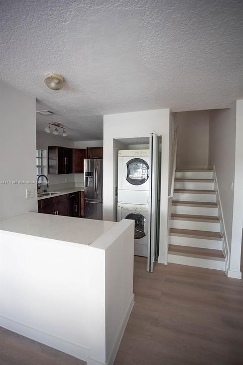 For Sale: $382,000 (2 beds, 2 baths, 1250 Square Feet)