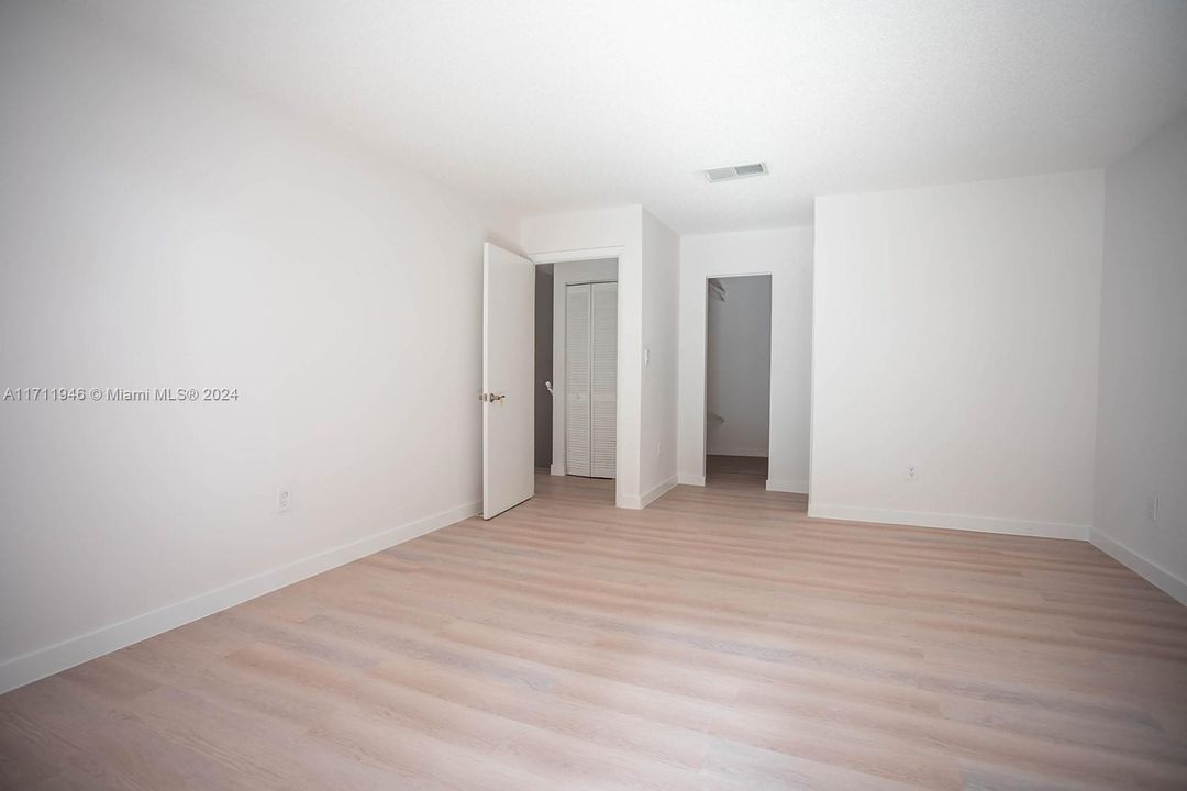 For Sale: $382,000 (2 beds, 2 baths, 1250 Square Feet)