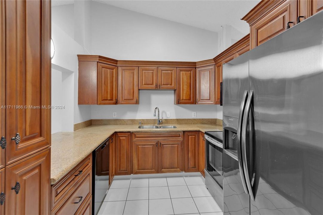 For Sale: $347,000 (2 beds, 2 baths, 1150 Square Feet)