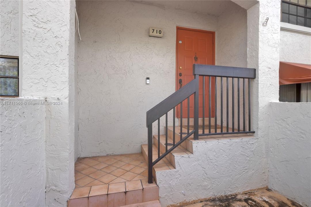 For Sale: $347,000 (2 beds, 2 baths, 1150 Square Feet)