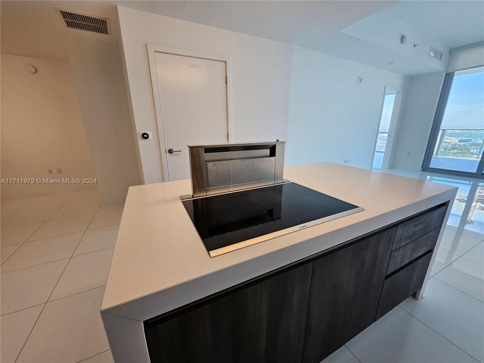 For Rent: $5,300 (1 beds, 2 baths, 1018 Square Feet)