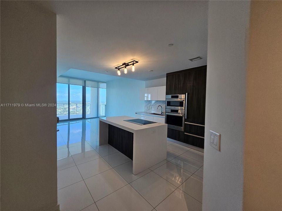 For Rent: $5,300 (1 beds, 2 baths, 1018 Square Feet)