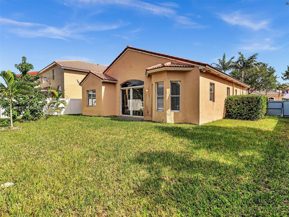 For Sale: $460,000 (3 beds, 2 baths, 1402 Square Feet)