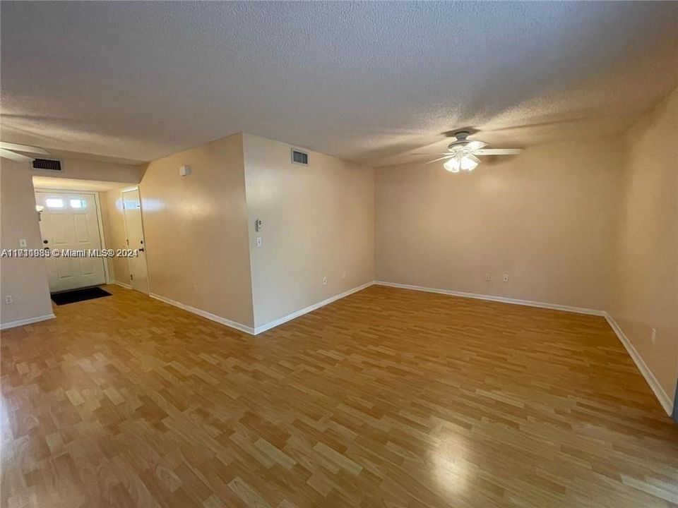 For Rent: $3,000 (3 beds, 2 baths, 1372 Square Feet)