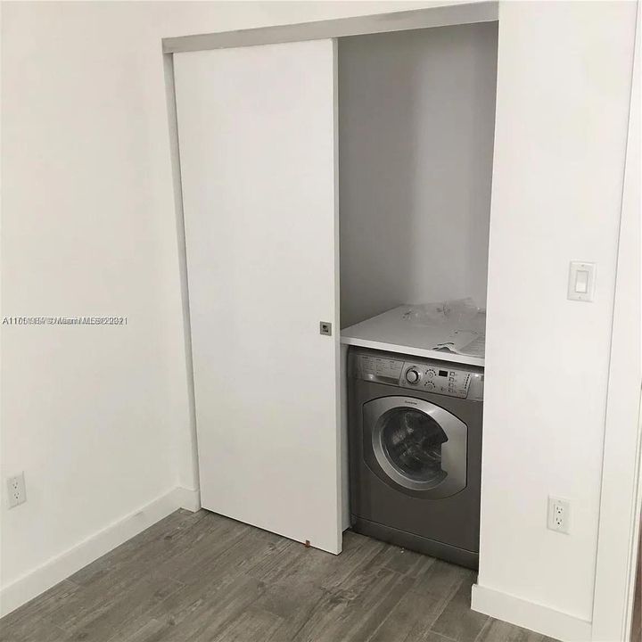 For Rent: $1,990 (1 beds, 1 baths, 422 Square Feet)