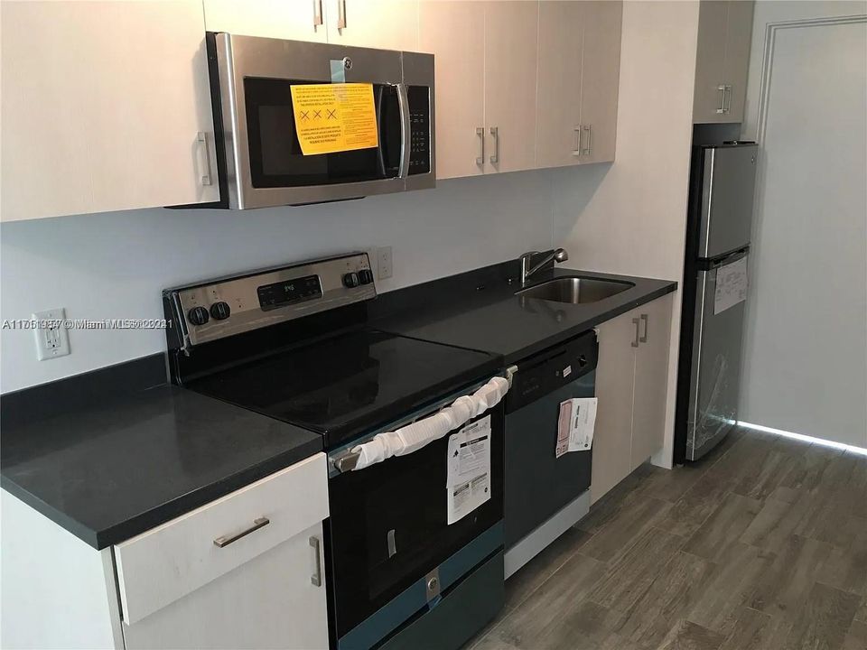 For Rent: $1,990 (1 beds, 1 baths, 422 Square Feet)