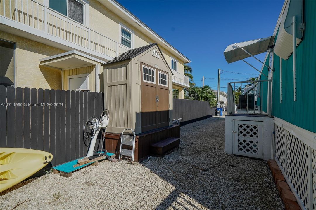 For Sale: $989,000 (3 beds, 1 baths, 760 Square Feet)