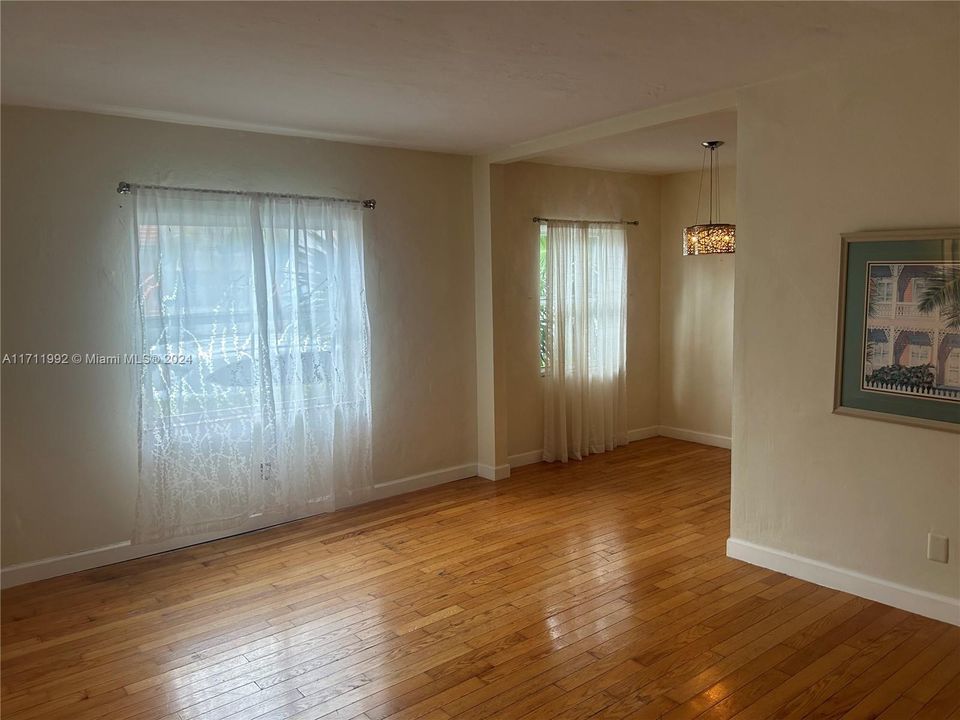 Living Room & Breakfast Area